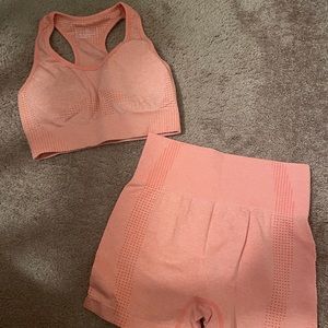 Amazon workout gym shark coupe shorts and sports bra set